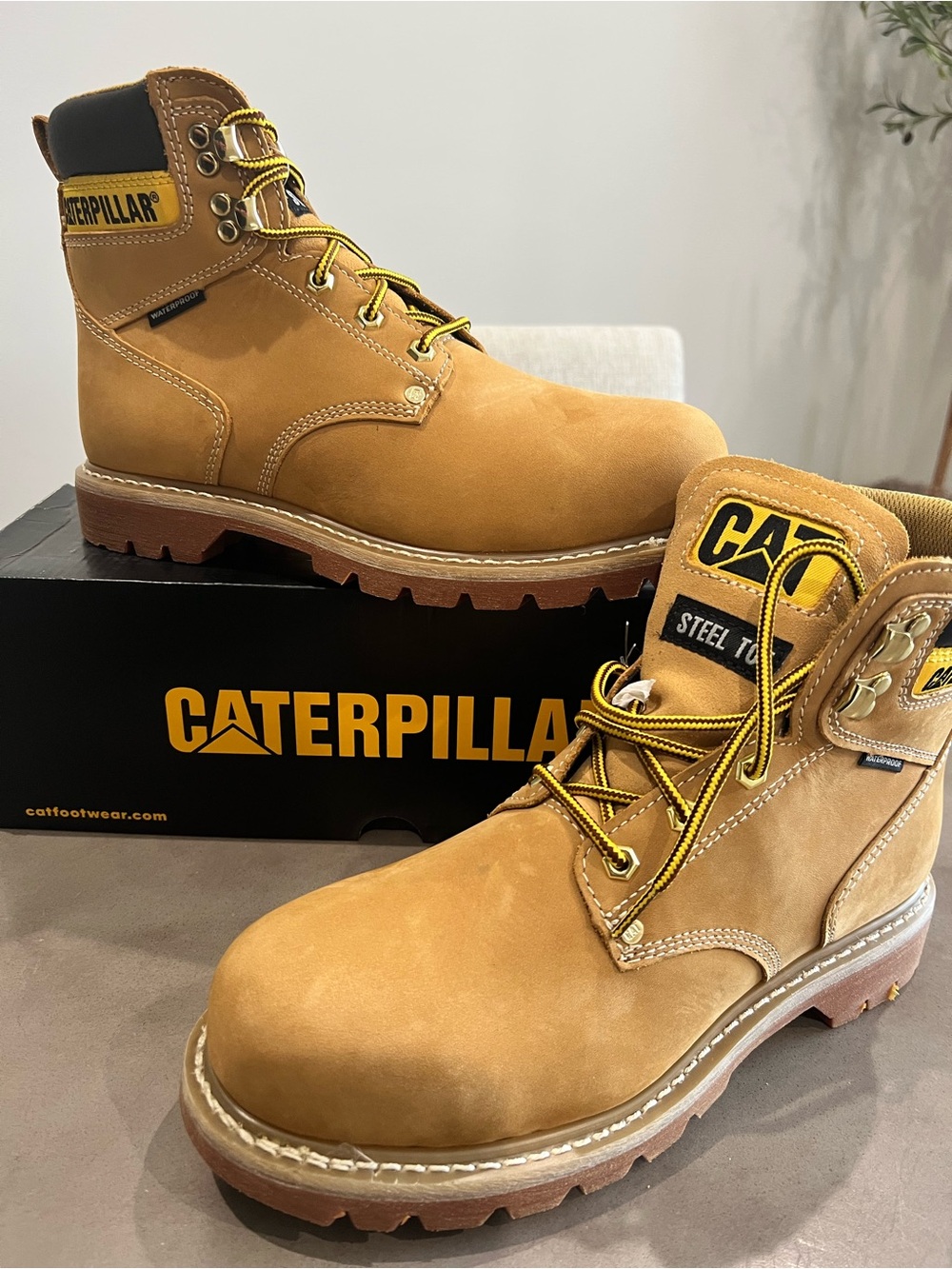 Caterpillar Men’s size 8 Waterproof/Steel Toe Honey Reset